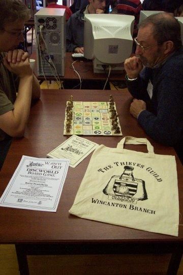 Watch Out: Discworld Board Game doboz