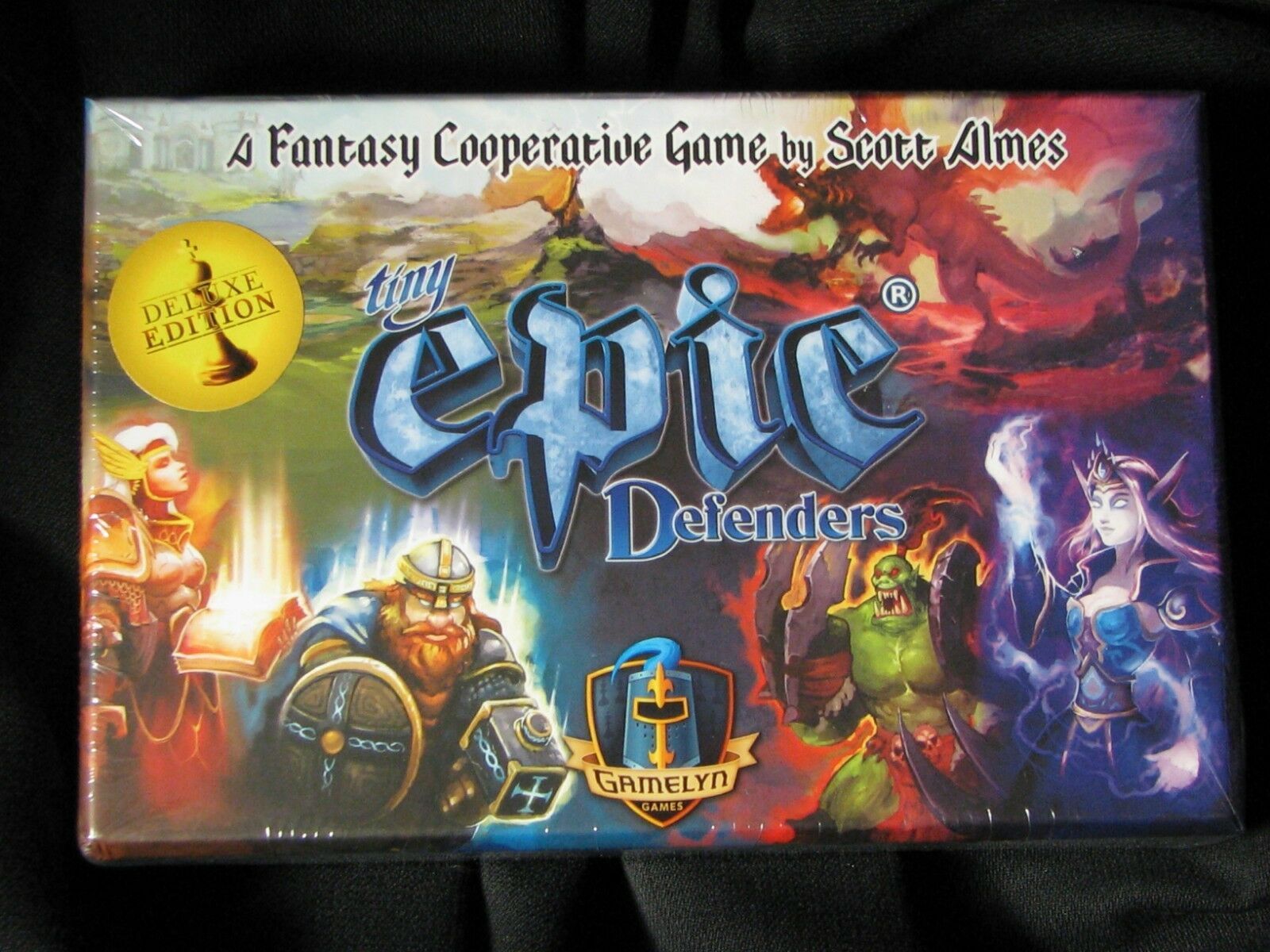 Tiny Epic Defenders (Second Edition): Deluxe Edition doboz